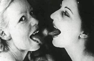 sex Three lesbians fuck their asses